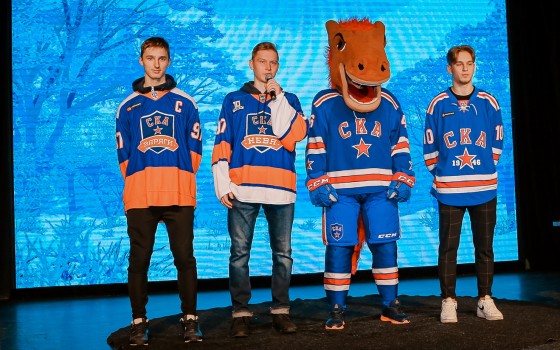 ​Хоккеисты системы СКА приняли участие в «Первой Новогодней Ёлке»